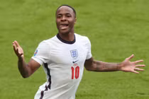 Tình trường tai tiếng của tiền đạo Anh Raheem Sterling