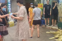 Tiểu thương bán nghìn cốc nước mía, trăm quả dừa xiêm mỗi ngày nắng nóng