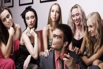 Tướng đàn ông trăng hoa, thích một vợ nhiều bồ