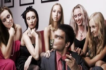 Tướng đàn ông trăng hoa, thích một vợ nhiều bồ