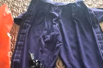 Mua áo sơ mi qua mạng, cô gái 'khóc thét' khi nhận được hàng 