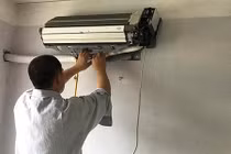 Nửa đêm vợ chồng kéo nhau ra nhà nghỉ vì nắng nóng