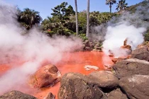 Những sông hồ sôi sùng sục luộc được trứng