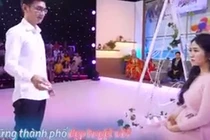 Video: Tỏ tình lãng mạn bằng ngôn ngữ hình thể khiến cô gái bật khóc