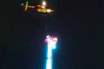 Mắc kẹt trên ghế trò chơi mạo hiểm cao hơn 50 m trong đêm giao thừa