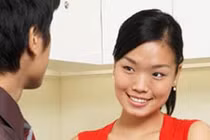 Hạnh phúc bất ngờ khi bị ép cưới người vợ vừa lùn vừa kém sắc