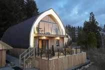 Ngôi nhà từ 500 bó rơm gây choáng ngợp bởi thiết kế độc đáo