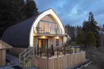 Ngôi nhà từ 500 bó rơm gây choáng ngợp bởi thiết kế độc đáo