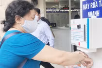 Y bác sĩ chế máy rửa tay tự động 'cây nhà lá vườn'