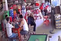 Video: Mất ví, xem lại camera, ngỡ ngàng phát hiện thủ phạm