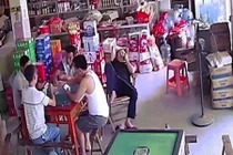 Video: Mất ví, xem lại camera, ngỡ ngàng phát hiện thủ phạm