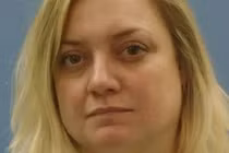 Nữ hiệu trưởng bị bắt vì quan hệ bất chính với nam sinh