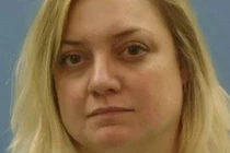 Nữ hiệu trưởng bị bắt vì quan hệ bất chính với nam sinh