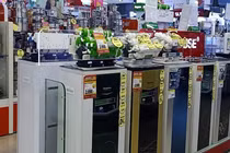 Vợ chồng trẻ 'nhận quả đắng' khi ôm tiền mua hàng trưng bày