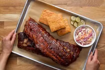 Video: Bí quyết làm sườn nướng nguyên tảng hấp dẫn như nhà hàng