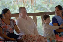 Người phụ nữ Anh bỏ nhà tới rừng Amazon lấy thổ dân 