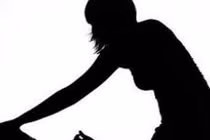 Chị chồng cắn đứt lưỡi em dâu