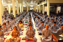 Video: Ngày càng nhiều bạn trẻ rủ nhau lên chùa "đi tu", vì sao?
