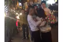 Bị từ chối tình cảm, chàng trai túm áo hăm dọa cô gái