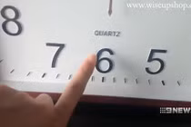 Soi đồng hồ trong nhà tắm, phát hiện bị chủ nhà quay lén khỏa thân