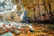 “Trốn đời” tại hẻm núi bí ẩn và độc đáo ở Hi Lạp