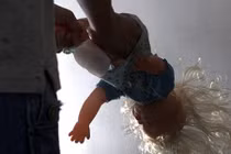 Chile: Bàng hoàng vụ bé 20 tháng tuổi bị cưỡng hiếp