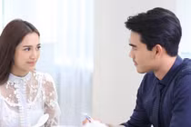 Mẹ chồng đang hấp hối, vợ tôi còn thản nhiên ngồi ăn nốt bát cơm