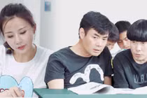 Video: Mượn bạn bè để 'truyền tín hiệu yêu' và cái kết cười rung rốn