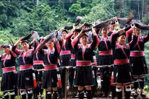 Video: Ngôi làng coi mái tóc dài là biểu tượng giàu có, trường tồn