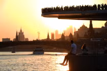 Tình nhân đổ xô đến công viên “diễn cảnh nóng” gây bức xúc