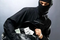 Video: Khoảnh khắc tên cướp "số nhọ" đối đầu cựu binh trong cửa hàng