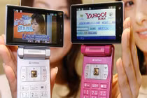 Điện thoại nắp gập Nhật Bản đi trước iPhone hàng chục năm ra sao