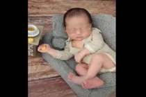 Video: Thần thái khi ngủ của bé khiến dân mạng "phát cuồng"