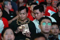 Phúc XO trả 15 triệu đồng/tháng cho vệ sĩ đi dạo và đỡ vàng