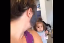 Video: Mẹ đắp mặt nạ troll bé khiến dân mạng cười nghiêng ngả