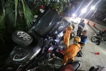 Xế hộp lao khỏi tầng 8, nữ tài xế may mắn sống sót