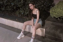 Khoe diện quần 5cm hợp trend, bạn gái Quang Hải bất ngờ bị ném đá