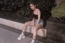 Khoe diện quần 5cm hợp trend, bạn gái Quang Hải bất ngờ bị ném đá