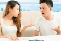 Chồng khấu trừ 20 nghìn mua bánh vào tiền trợ cấp nuôi con