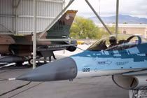 Video: Cận cảnh F-16 của Mỹ ‘ngụy trang’ thành Su-57 của Nga lần đầu cất cánh