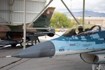 Video: Cận cảnh F-16 của Mỹ ‘ngụy trang’ thành Su-57 của Nga lần đầu cất cánh