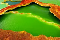 Video: Bơi lội sảng khoái giữa vùng đất khắc nghiệt nhất thế giới