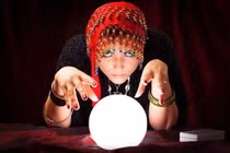 Khách hàng mãi không có người yêu, thầy bói lãnh trái đắng