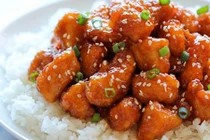 Video: “Ngon phát khóc” với món cơm gà cay Hàn Quốc