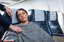 Vì sao máy bay luôn lạnh cóng: Cách chống rét trên chuyến bay dài