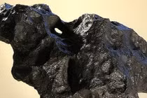 Sự thật về kim loại có ma lực làm vỡ gương, tắt lửa