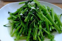 Xào rau muống thêm bước này rau sẽ không bị thâm đen, giòn ngọt hơn