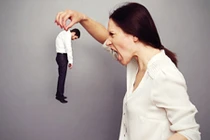 Làm gì để xoa dịu cơn ghen vô cớ của vợ?