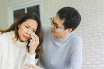 Mẹ tôi đùng đùng phản đối bạn gái với lý do ngã ngửa