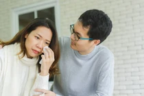 Mẹ tôi đùng đùng phản đối bạn gái với lý do ngã ngửa